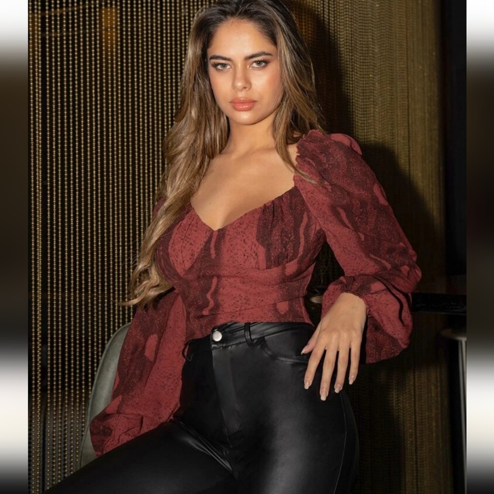 NWOT Snake Print Long Sleeve Crop Top Size L